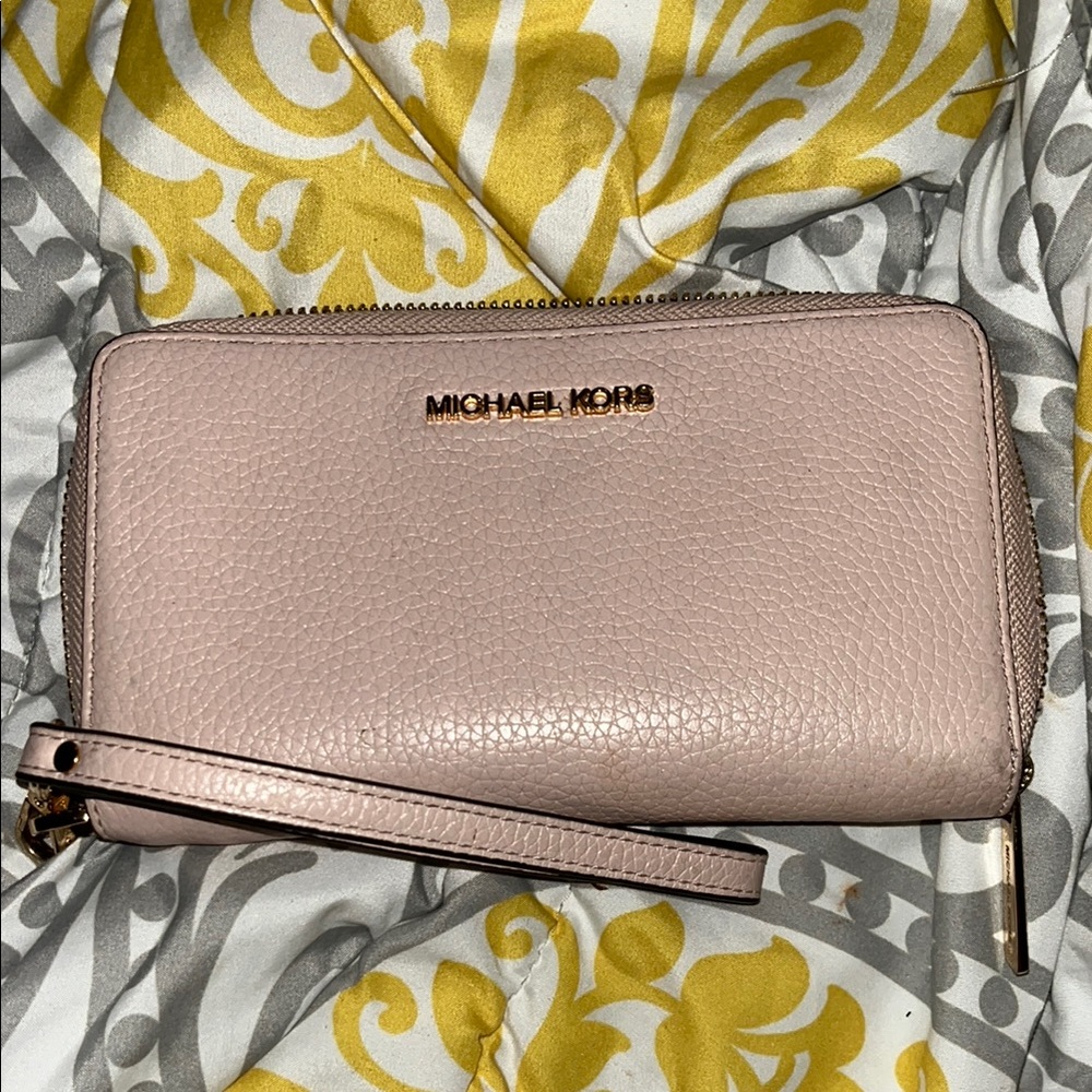 FLASH SALE! Michael Kors Large Pebbled Leather Smartphone Wristlet